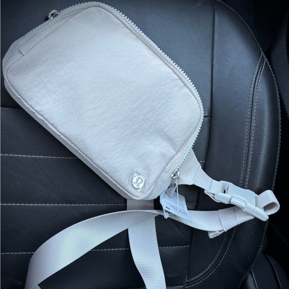Lululemon Everywhere Belt Bag